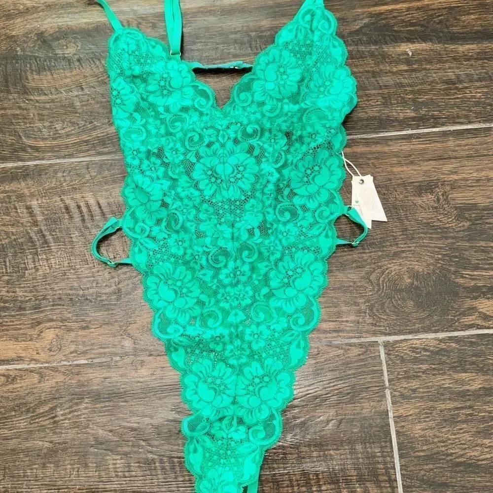 WE ARE HAH CHASE HAHROUND LACE TEDDY IN EMERALD NWT SZ L